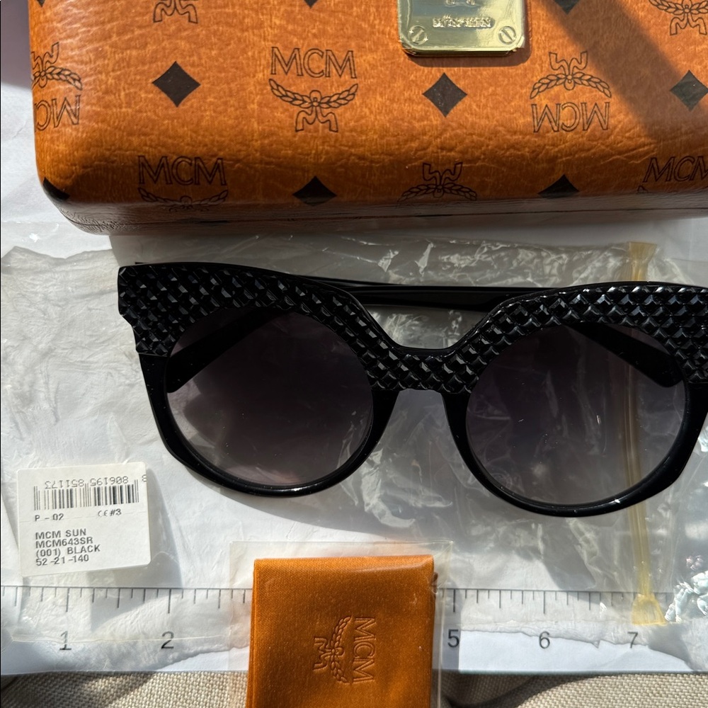 MCM NWT Authentic Women's Cat Eye 52mm Acetate Frame Sunglasses Black - Picture 10 of 10